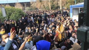 جوانان معترض در اعتراضات دی ماه ۱۳۹۶.jpg