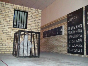 نگهداری زندانیان در قفس برای روزهای متمادی