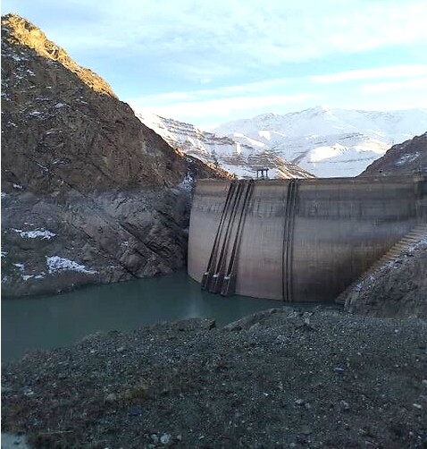 پرونده:خالی شدن آب سد کرج.jpg