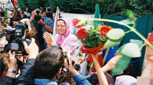 آزادی مریم رجوی از زندان فرانسه.png