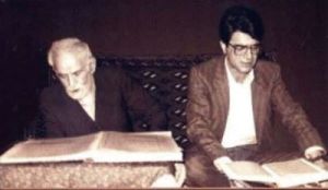 محمد رضا شجریان در حال تلاوت قرآن در کنار پدرش.JPG