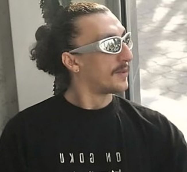 پرونده:متین منتظرظهور1.jpg