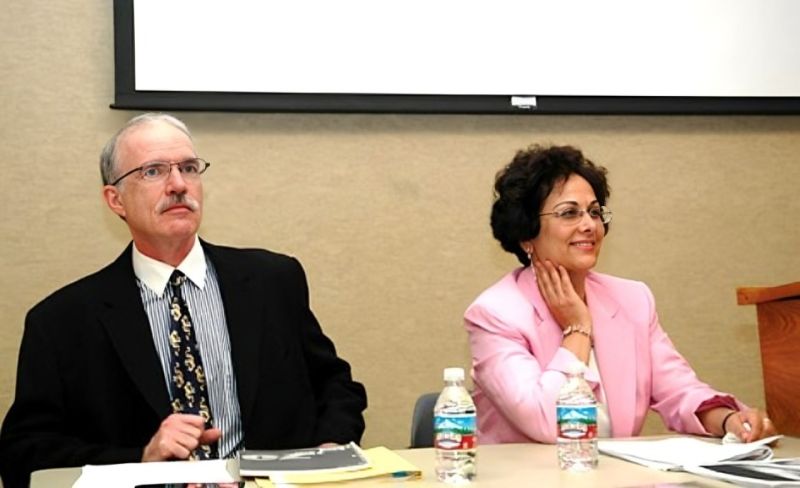 پرونده:ژانت آفاری و همسرش.jpg