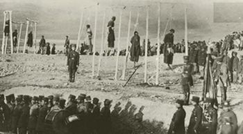 لرستان. سال ۱۳۰۲، حلق‌آویز جمعی مردم لرستان همراه با ساز و دهل نظامیان رضا شاه