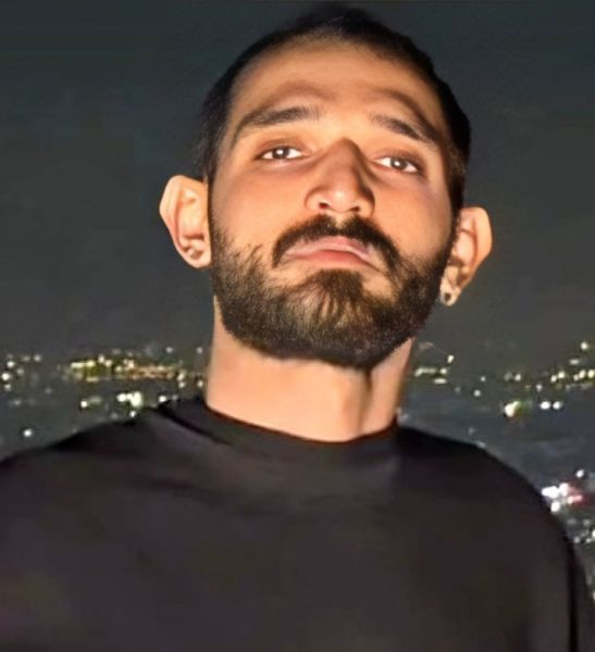 پرونده:آریا هنرمند،تهران.jpg