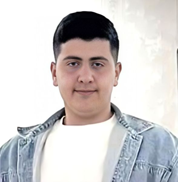 پرونده:طاها صادقی گزنی1.jpg