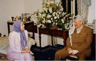 دیدار یاسر عرفات با مریم رجوی رئیس جمهور برگزیده مقاومت ایران