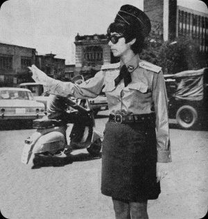 پلیس زن در زمان پهلوی.JPG