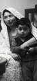 کودکی محمد شمس همراه با مادرش