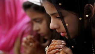 اردواج کودکان دختر در ایران