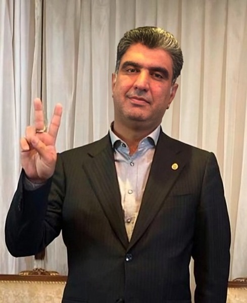 پرونده:خسرو علیکردی3.jpg