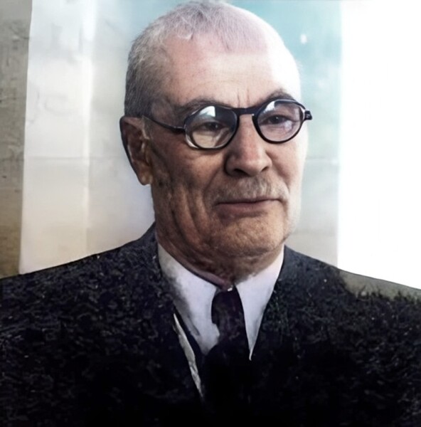 پرونده:محمود محمود؛1.jpg