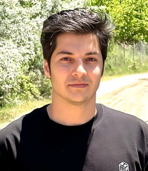 پرونده:امیر بیاتی1.jpg