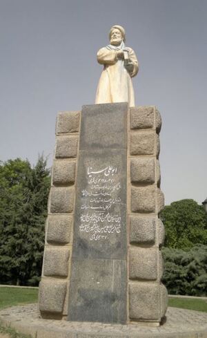 تندیس ابوعلی در همدان.JPG